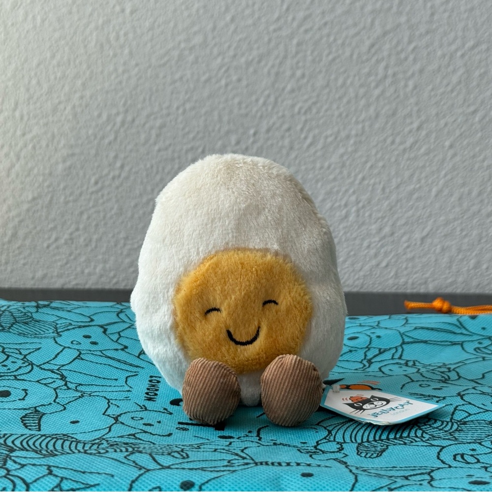 BNWT / Authentic Jellycat Blushing Boiled Egg / Retired + Rare + HTF!